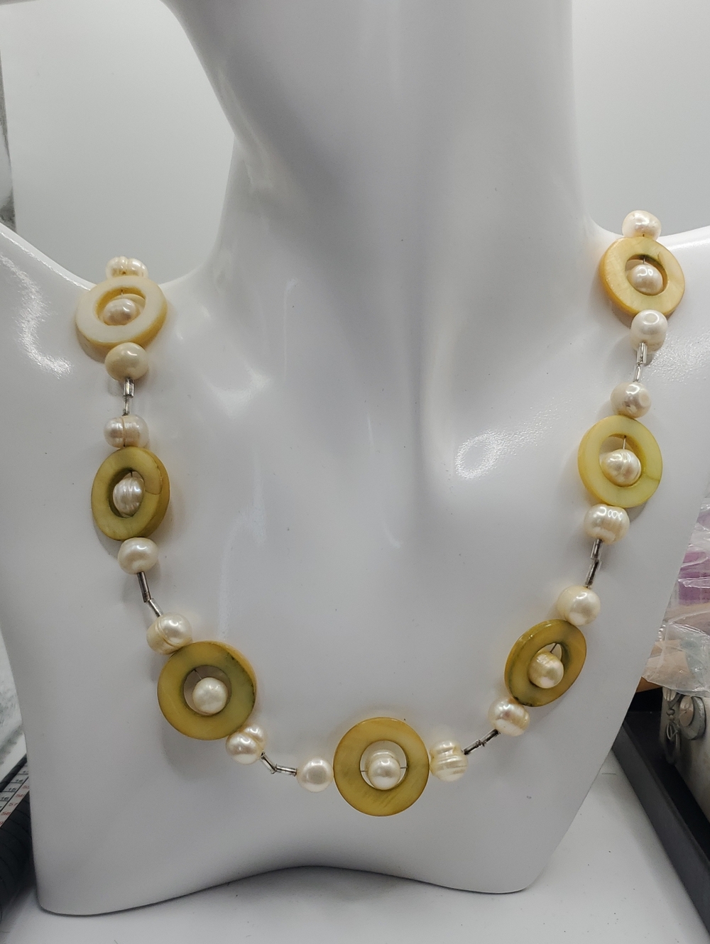 61 Grams Of Pearl and Mother Of Pearl Shell Disc Necklace -  24 Inches N4006